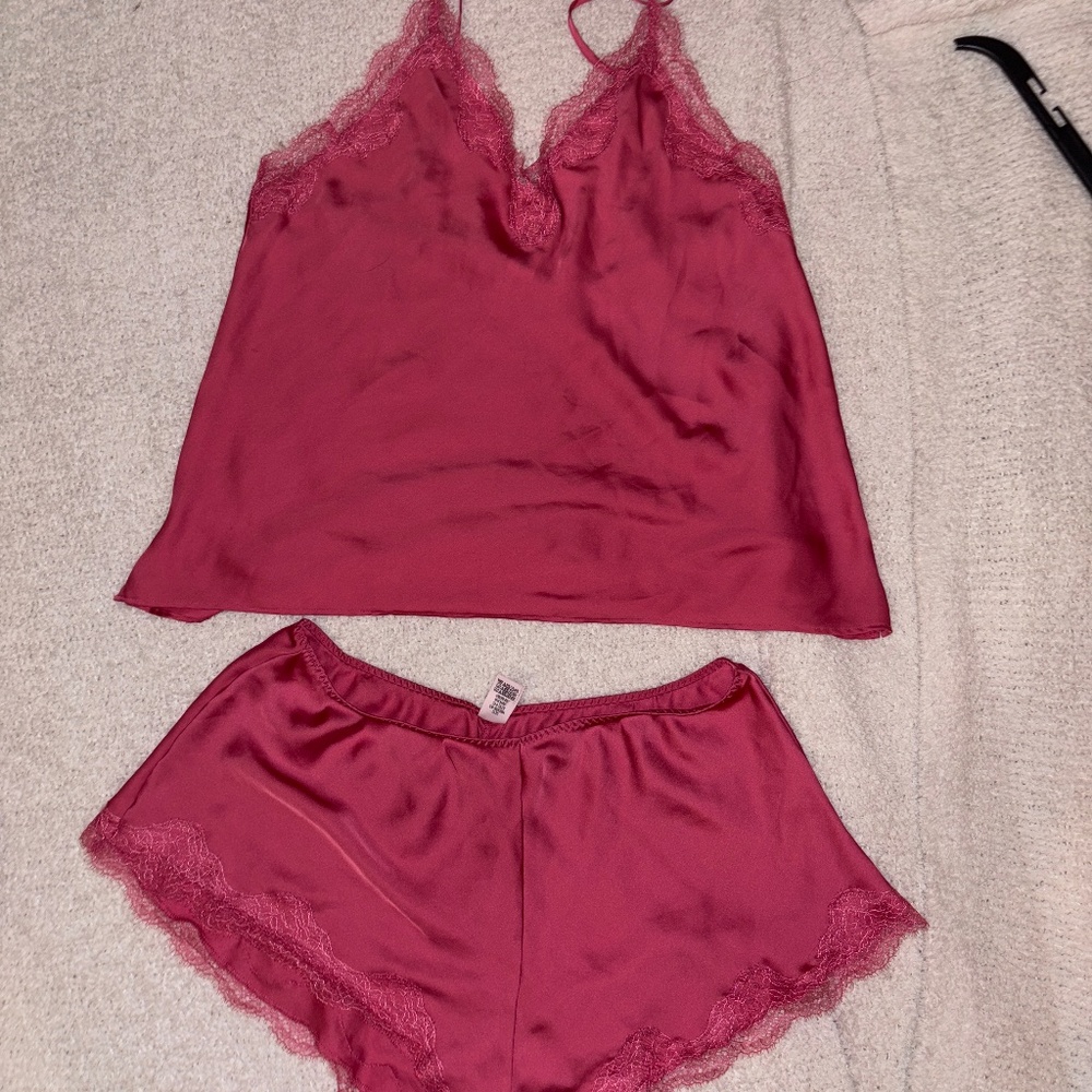 Victoria’s Secret lace trimmed pink lounge set